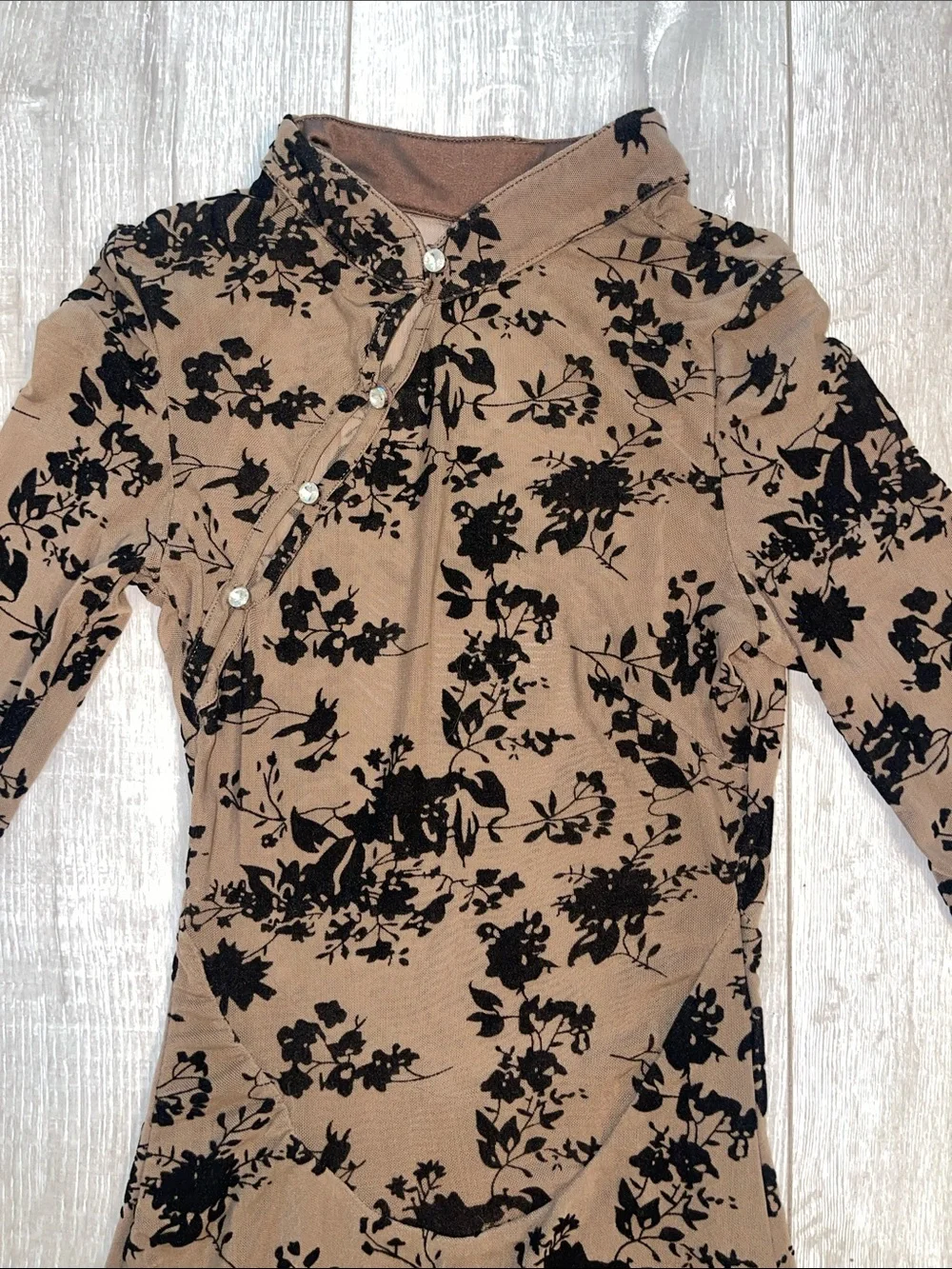 Long-Sleeve Floral Mini Dress/diamond button detail XS- never worn! - Picture 4 of 6